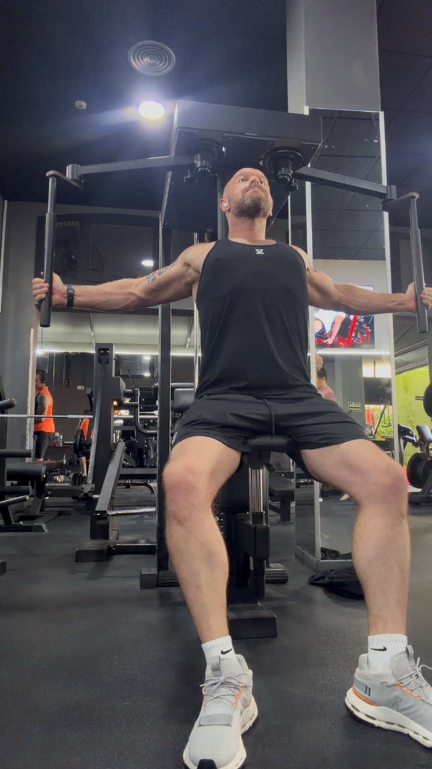 Daniel training on the pec deck